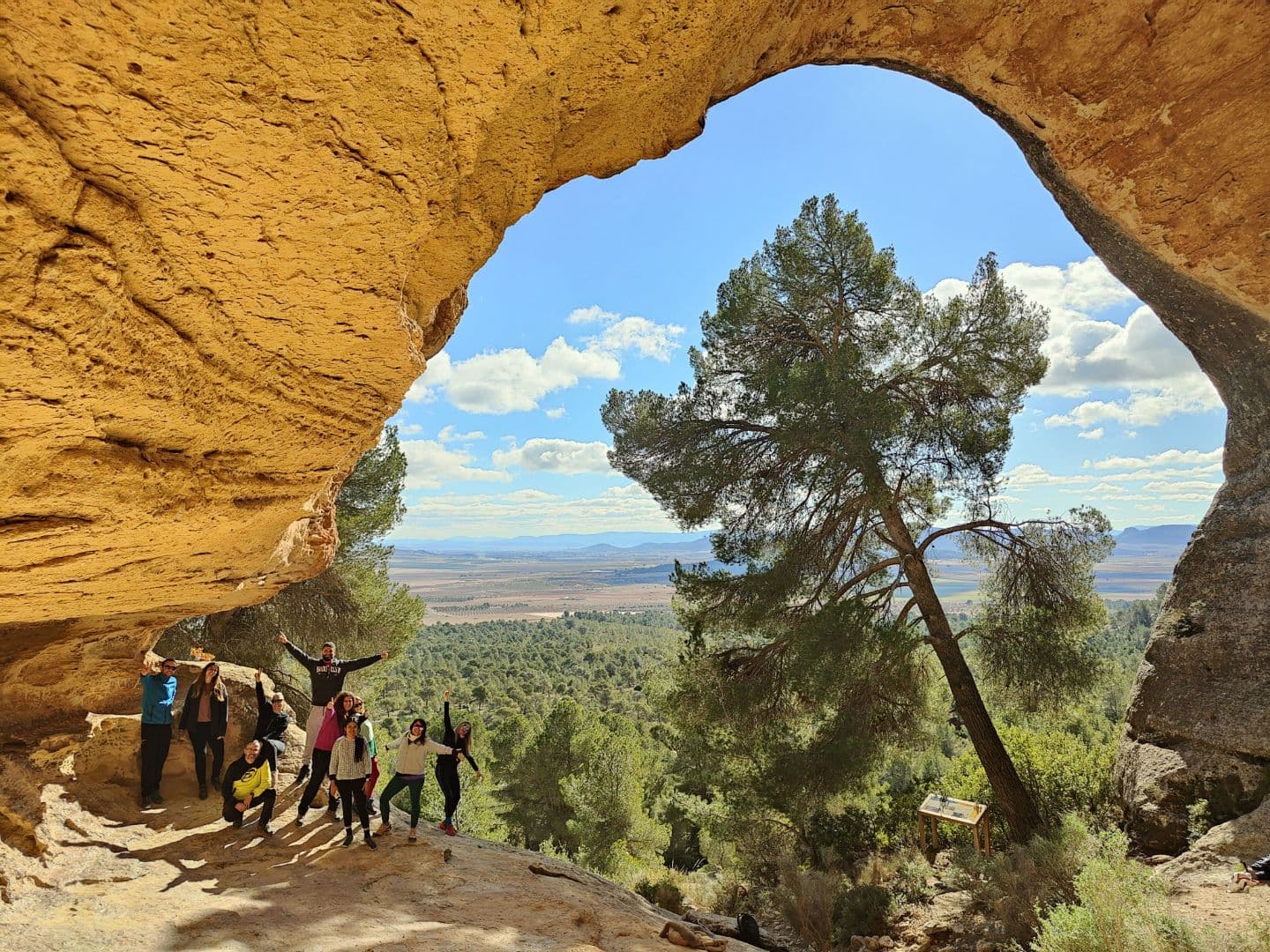 Ruta de senderismo en el Monte Arabí: naturaleza y leyendas